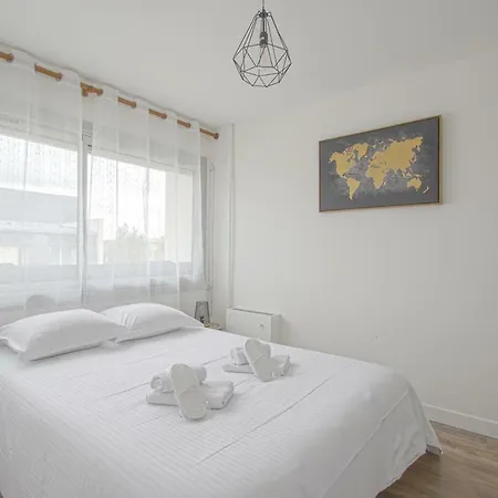 Moderne A Pour 4 Personnes شقة